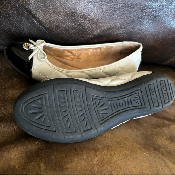 Beartacks flats quilted w/ bow accents. - Picture 3 of 3